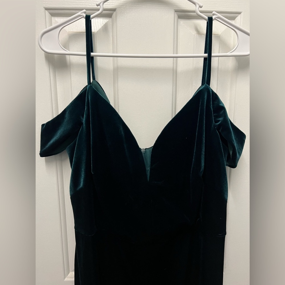 Green velvet floor length spaghetti formal dress, size 12 Brand:Nightway